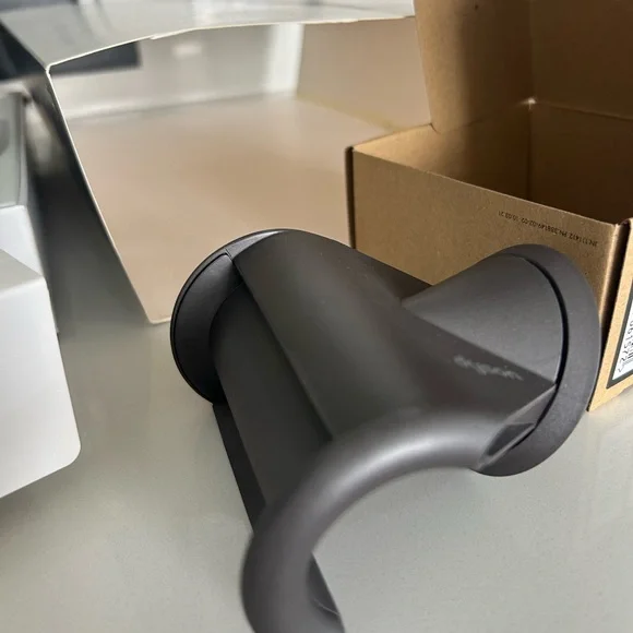 Dyson Supersonic attachments (no blow dryer) - Picture 5 of 5